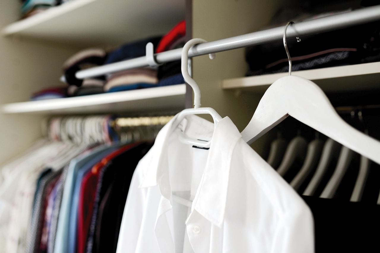 Moda Sostenibile Estate 2026: Vintage, Mercati e Brand Eco per un Guardaroba Estivo Consapevole